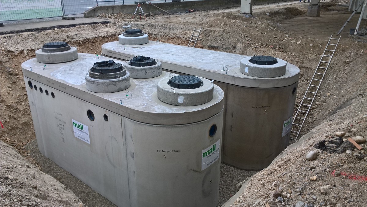 Fugenlose Betonbehälter in Baugrube.