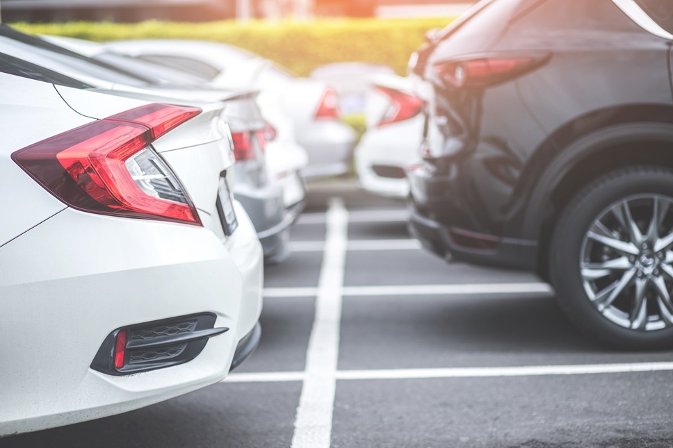 © methaphum | AdobeStock Parkplatz
